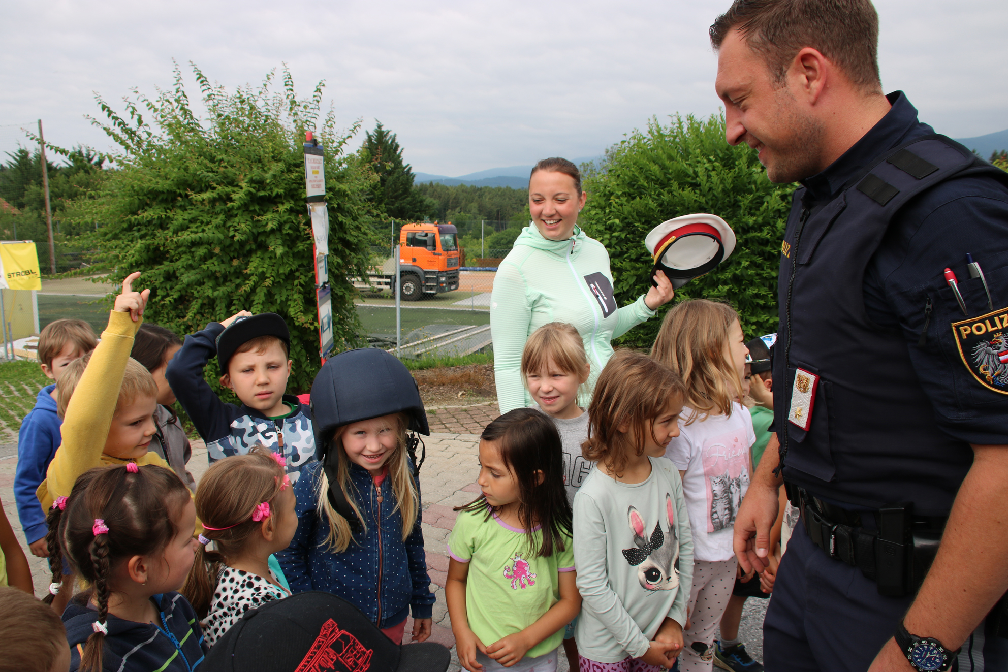 Besuch der Polizei im Kindergarten • Gemeinde Mortantsch