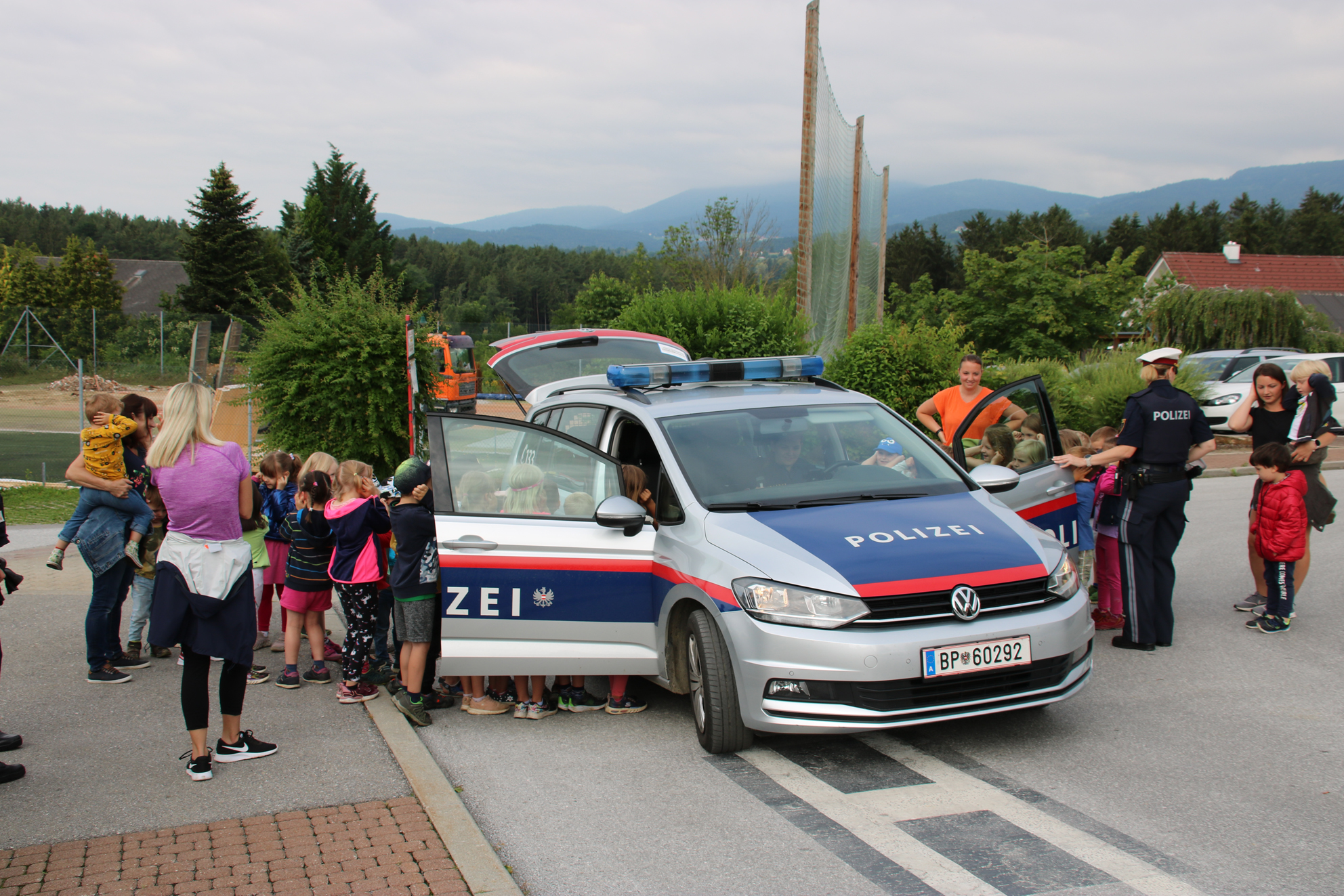 Featured image for “Besuch der Polizei im Kindergarten”